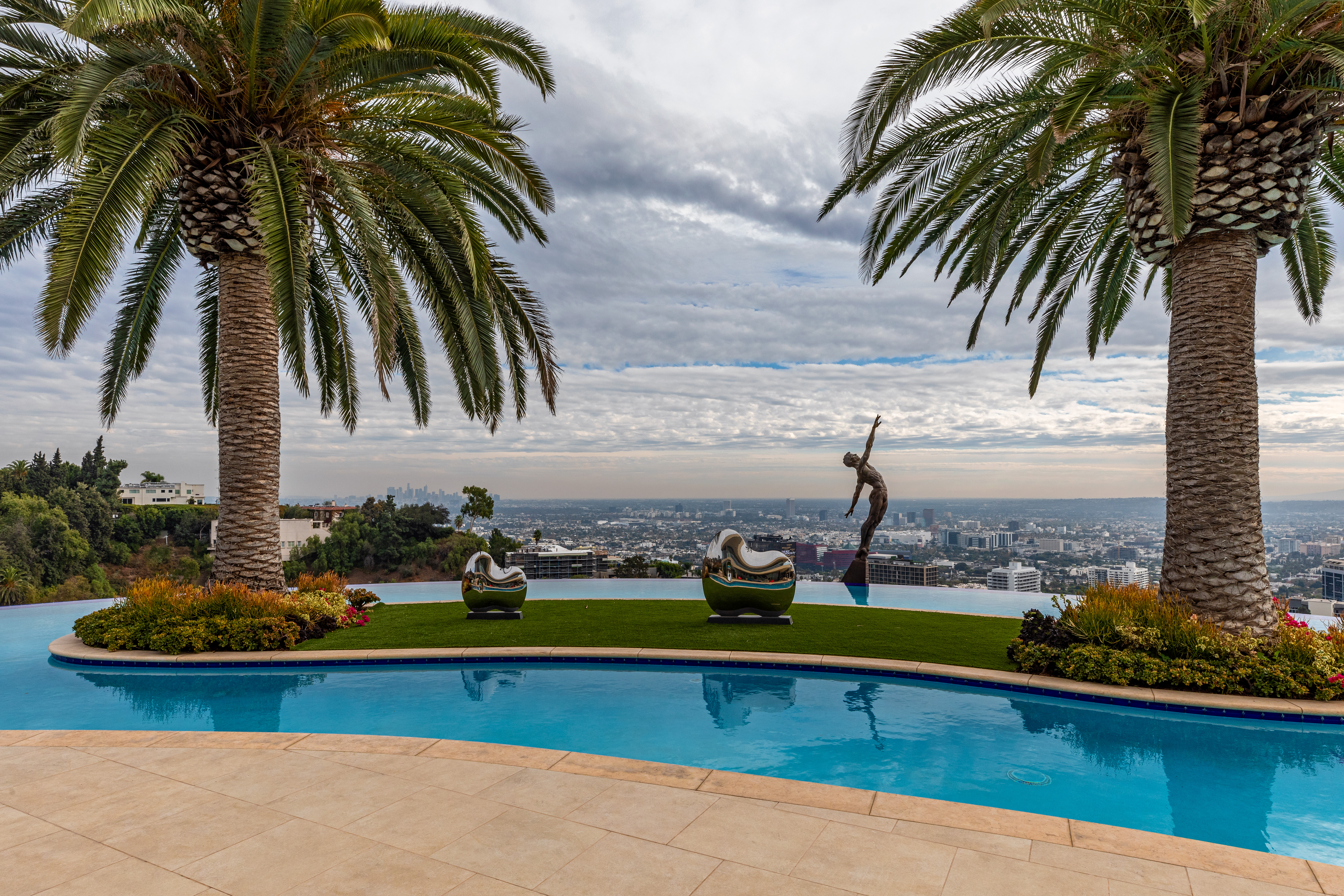 The Flicker Estate — photo 3